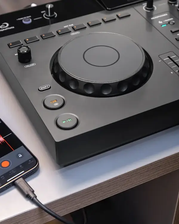 Régie AlphaTheta XDJ-AN reliée à un téléphone